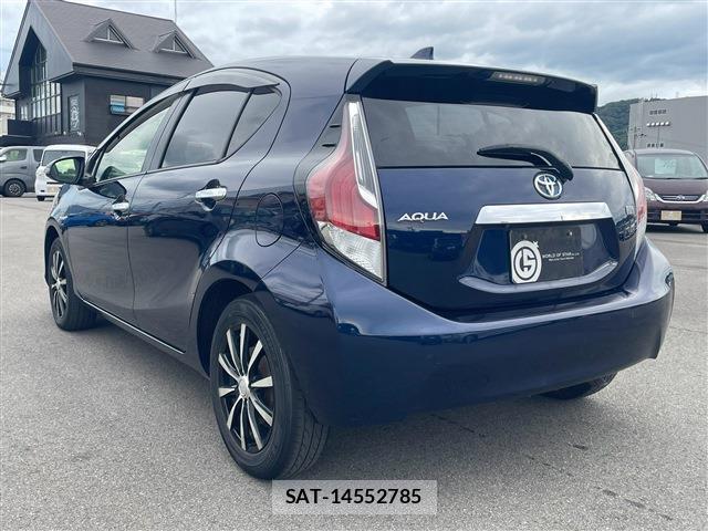 Toyota AQUA 2017-03 8872662-3