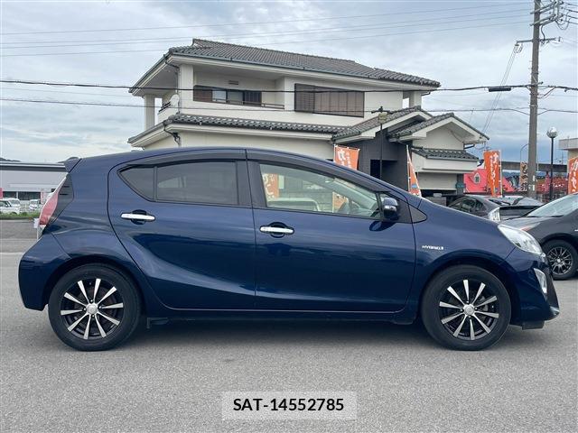 Toyota AQUA 2017-03 8872662-6
