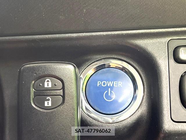 Toyota AQUA 2019-04 8872663-5