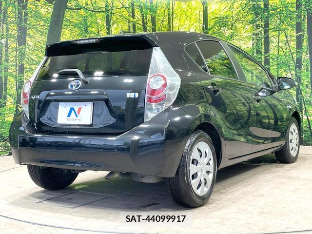 Toyota AQUA 2014-02 8872667-16