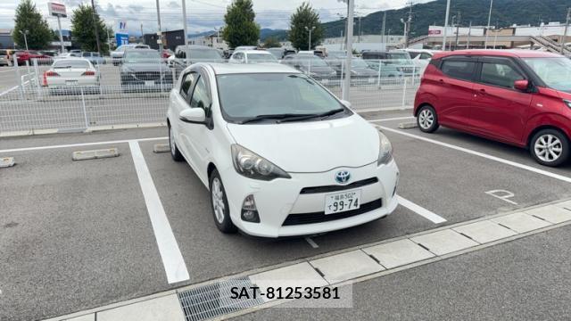 Toyota AQUA 2013-10 8872671-0