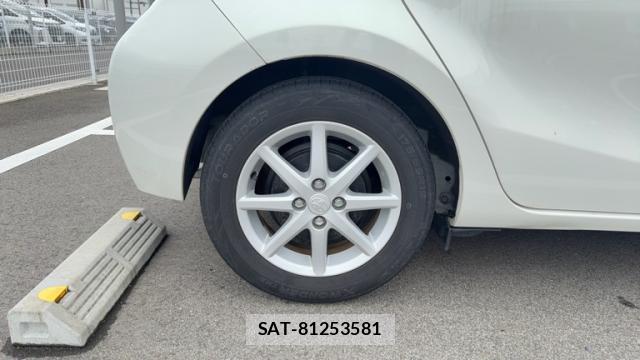 Toyota AQUA 2013-10 8872671-3