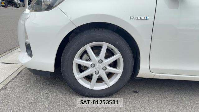 Toyota AQUA 2013-10 8872671-5