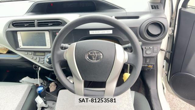 Toyota AQUA 2013-10 8872671-6