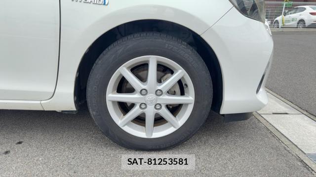 Toyota AQUA 2013-10 8872671-7