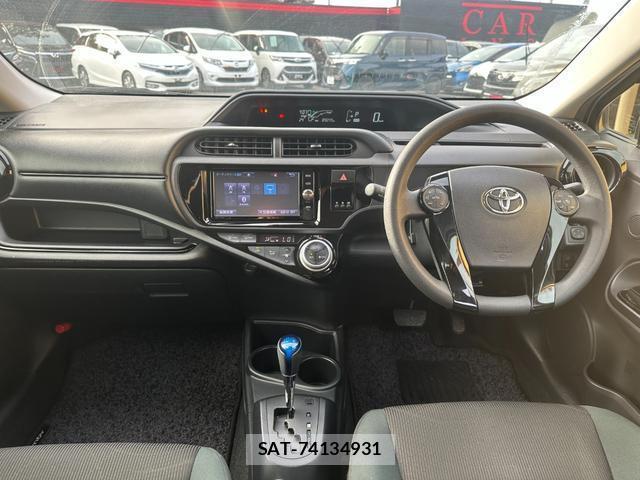 Toyota AQUA 2017-02 8872861-1