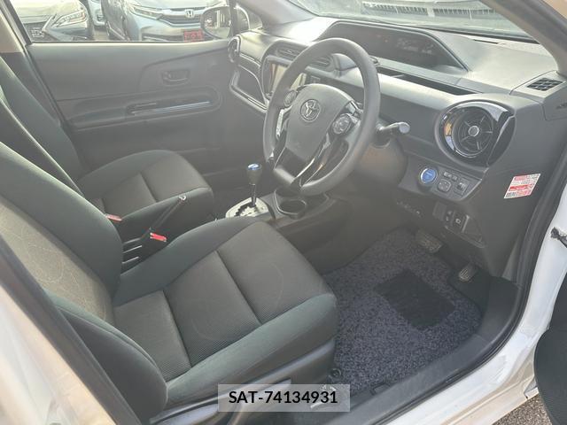 Toyota AQUA 2017-02 8872861-11