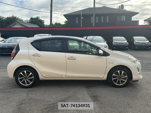 Toyota AQUA 2017-02 8872861-18
