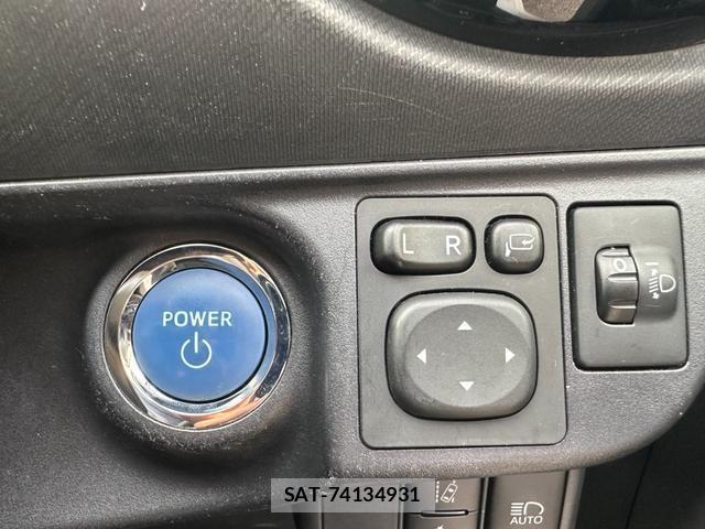 Toyota AQUA 2017-02 8872861-4