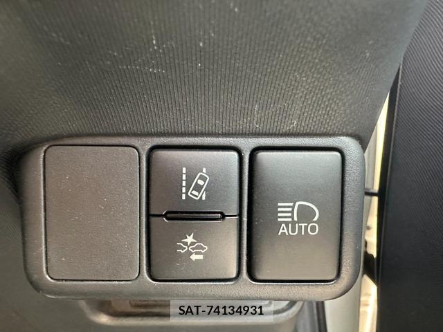 Toyota AQUA 2017-02 8872861-5