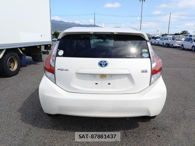 Toyota AQUA 2015-09 8872947-1