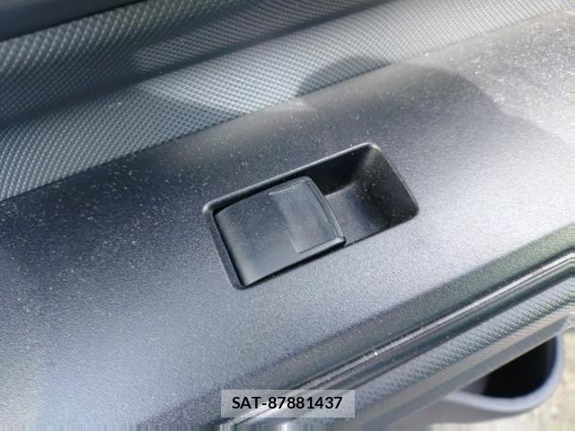 Toyota AQUA 2015-09 8872947-12