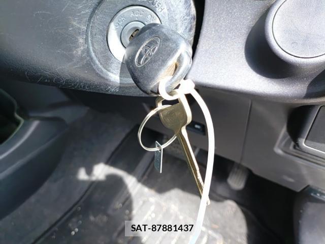Toyota AQUA 2015-09 8872947-14