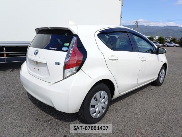 Toyota AQUA 2015-09 8872947-4