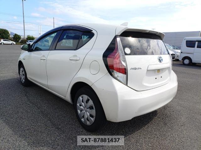 Toyota AQUA 2015-09 8872947-5