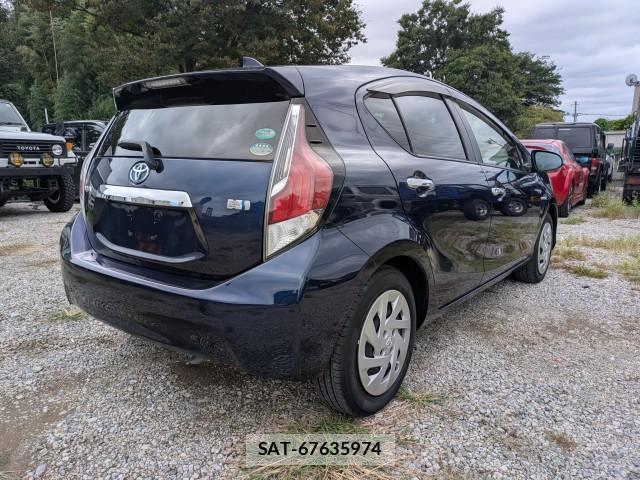 Toyota AQUA 2017-05 8872988-1