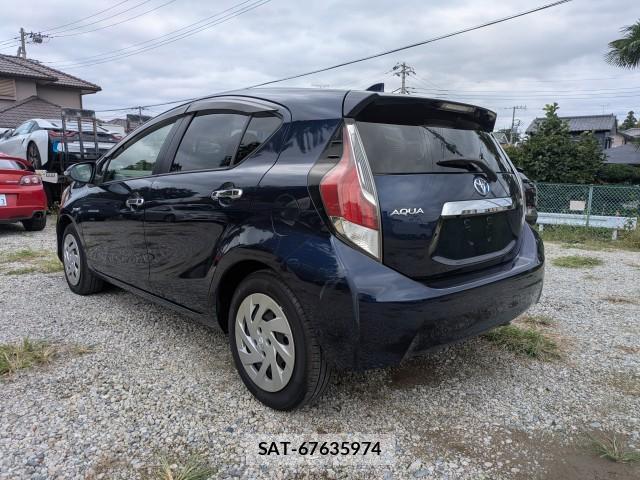 Toyota AQUA 2017-05 8872988-16
