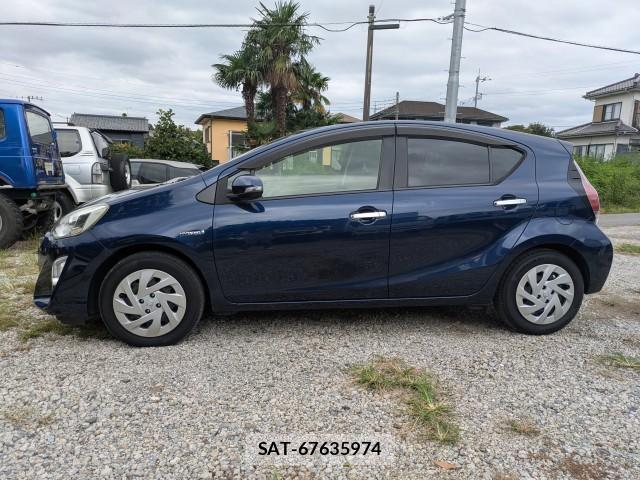Toyota AQUA 2017-05 8872988-17