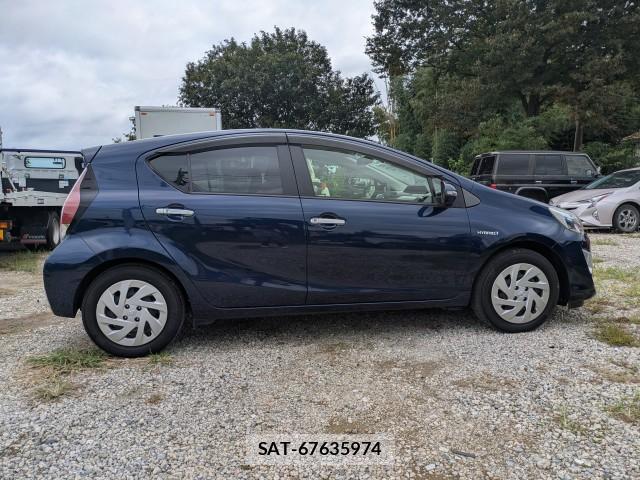 Toyota AQUA 2017-05 8872988-18