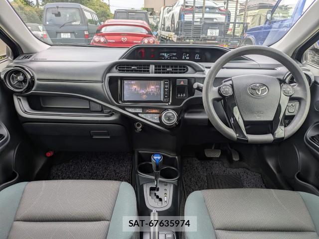 Toyota AQUA 2017-05 8872988-2