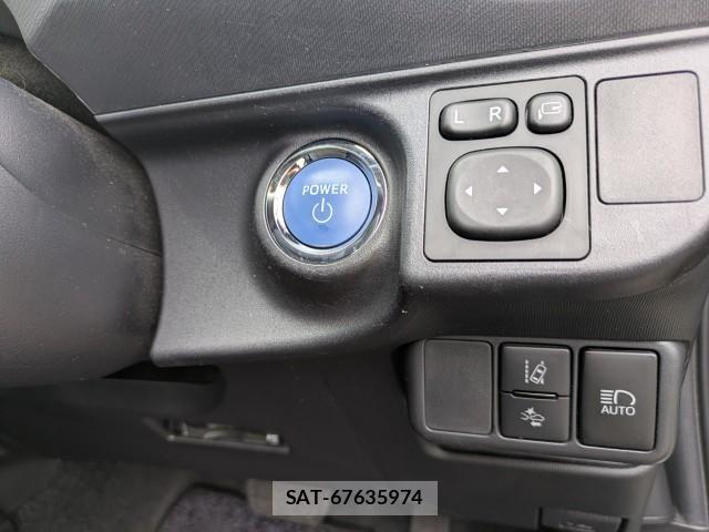 Toyota AQUA 2017-05 8872988-3