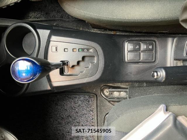 Toyota AQUA 2016-07 8873076-11