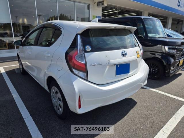 Toyota AQUA 2017-10 8873080-1