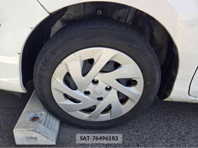 Toyota AQUA 2017-10 8873080-12