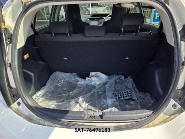 Toyota AQUA 2017-10 8873080-18