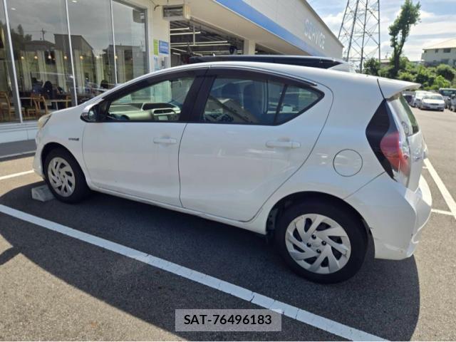 Toyota AQUA 2017-10 8873080-2
