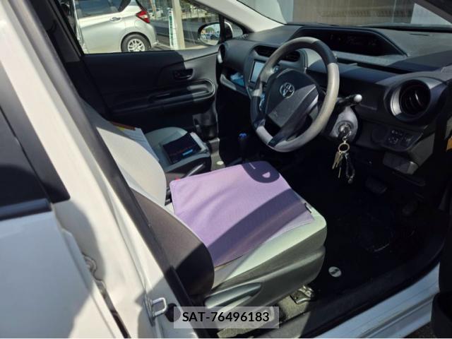 Toyota AQUA 2017-10 8873080-6