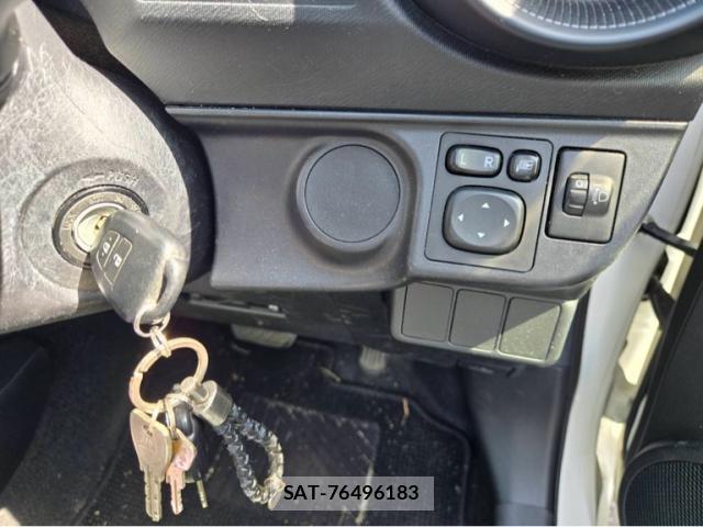 Toyota AQUA 2017-10 8873080-8