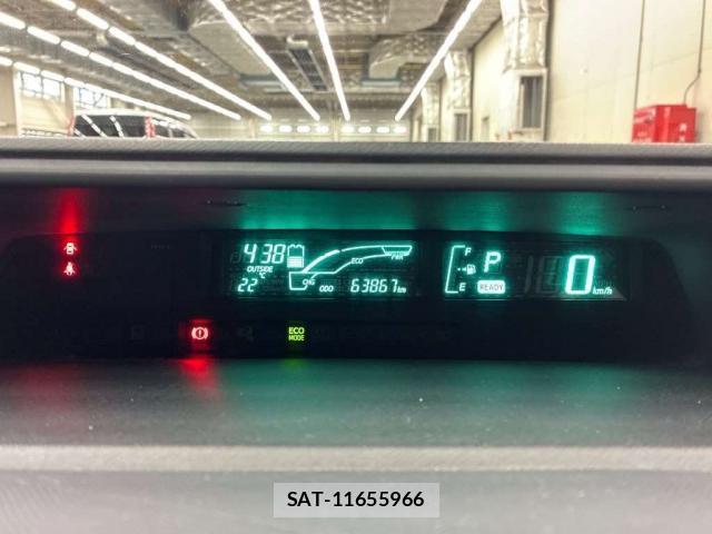 Toyota AQUA 2012-03 8873137-11