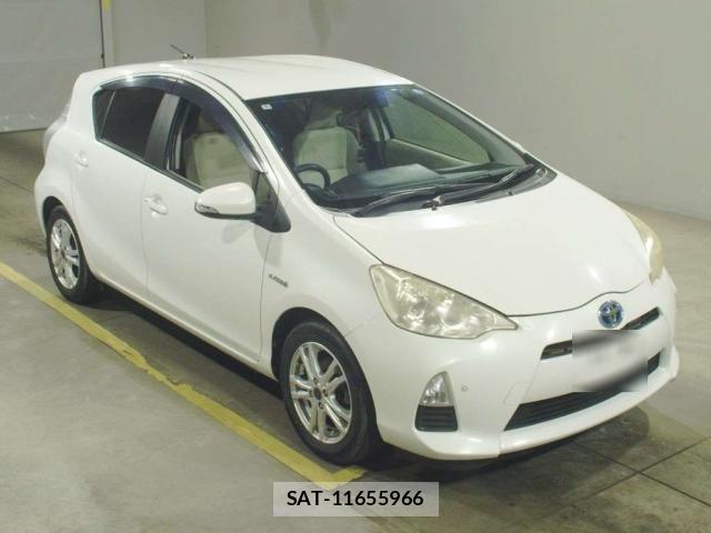 Toyota AQUA 2012-03 8873137-5
