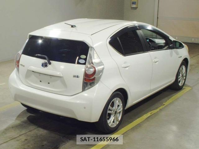 Toyota AQUA 2012-03 8873137-6