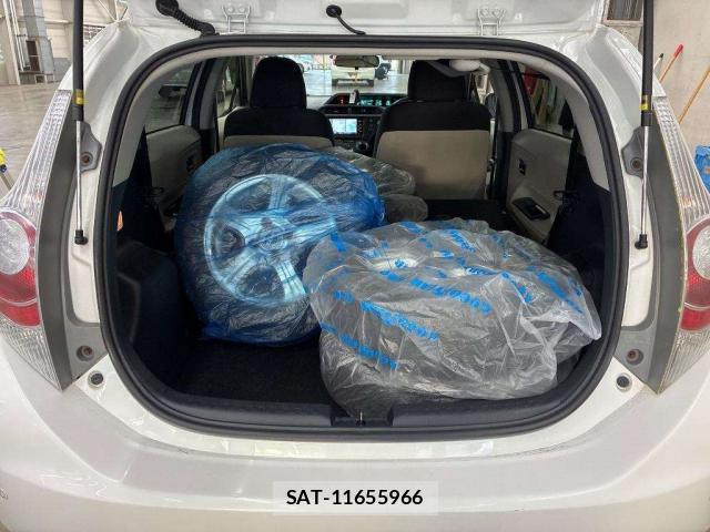 Toyota AQUA 2012-03 8873137-7