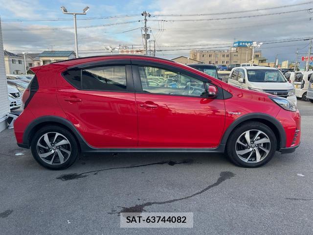 Toyota AQUA 2017-10 8873213-15