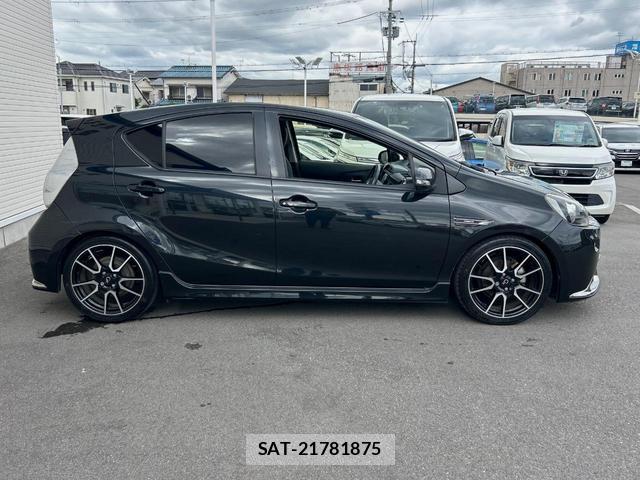 Toyota AQUA 2014-11 8873214-16