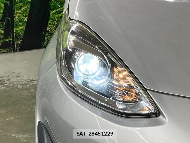 Toyota AQUA 2018-11 8873286-11
