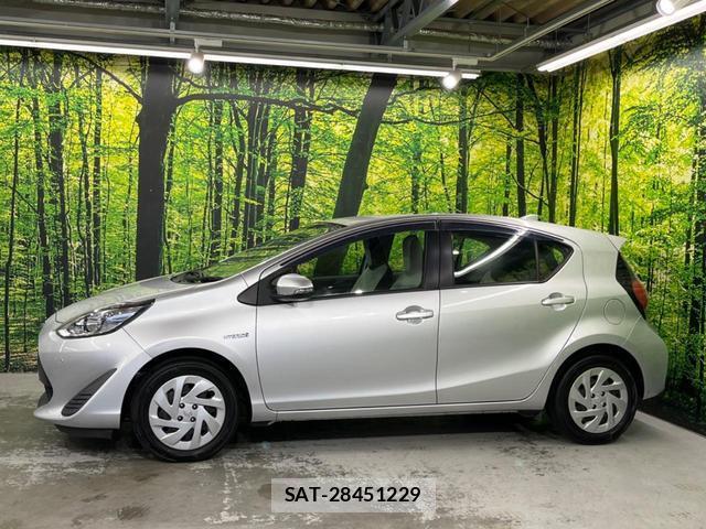 Toyota AQUA 2018-11 8873286-14