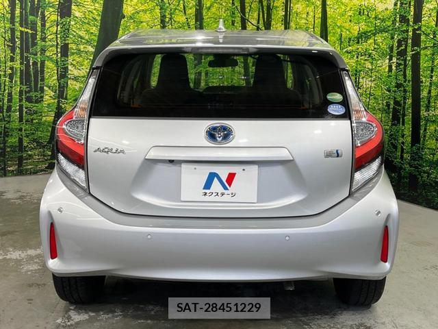 Toyota AQUA 2018-11 8873286-15