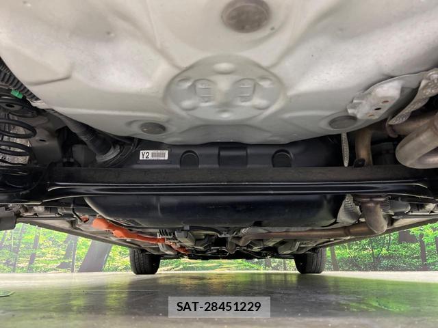 Toyota AQUA 2018-11 8873286-17