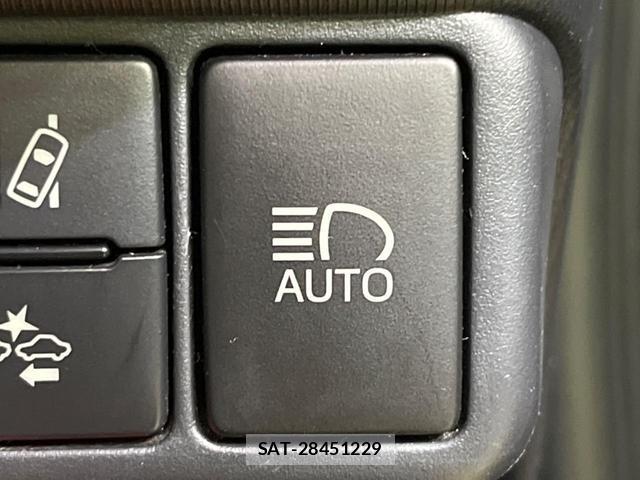Toyota AQUA 2018-11 8873286-6