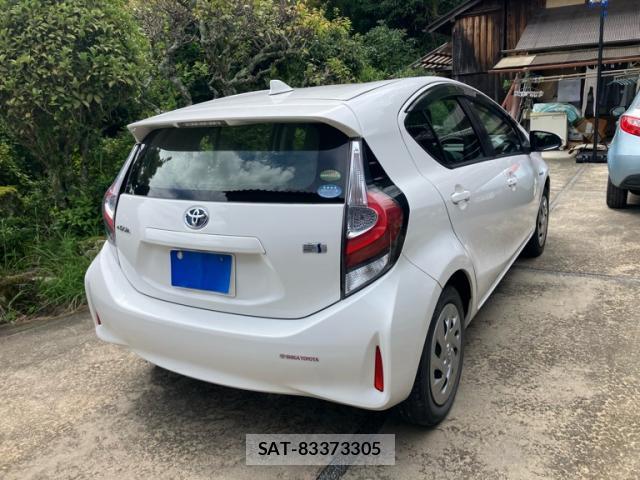 Toyota AQUA 2018-03 8873313-1