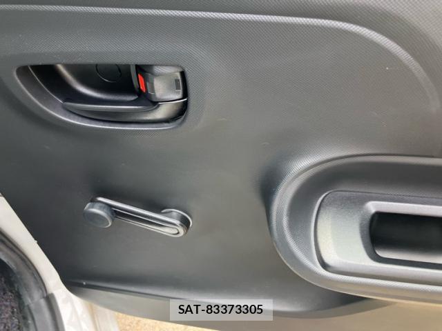 Toyota AQUA 2018-03 8873313-11