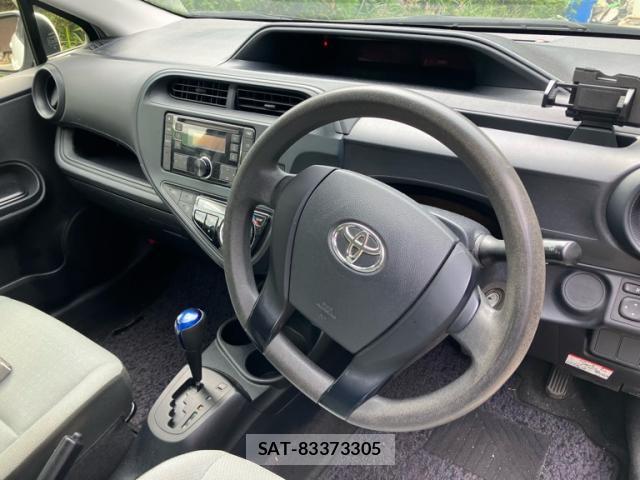 Toyota AQUA 2018-03 8873313-14