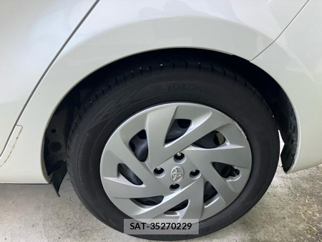 Toyota AQUA 2018-04 8873368-6