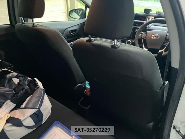 Toyota AQUA 2018-04 8873368-8