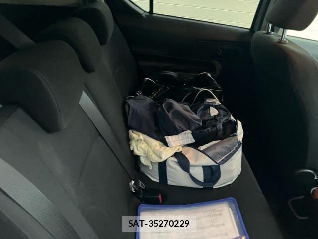 Toyota AQUA 2018-04 8873368-9