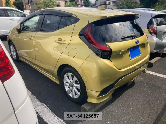 Toyota AQUA 2021-12 8873397-1